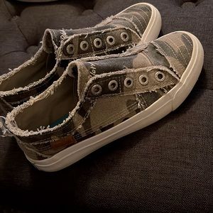 Blowfish Sneakers 👟👟